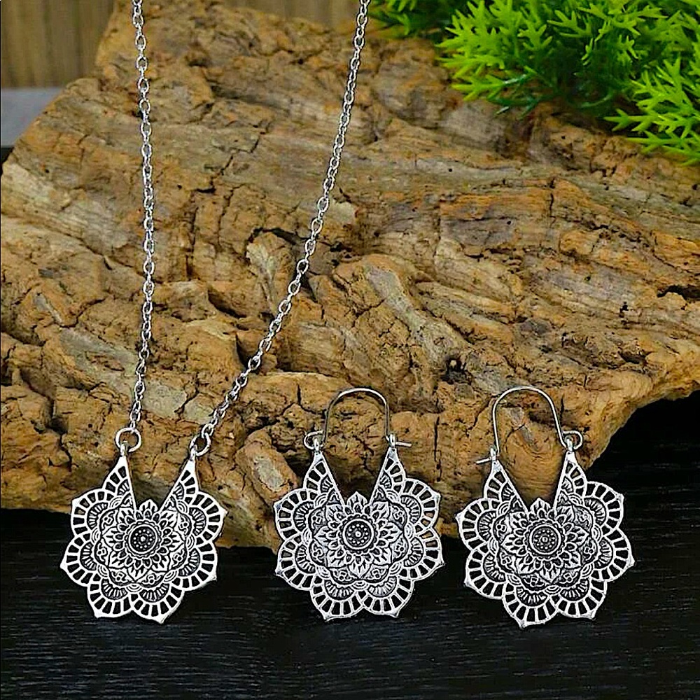 NWT Boutique Boho Mandala Necklace Silver Statement Lotus Tibetan Tribal